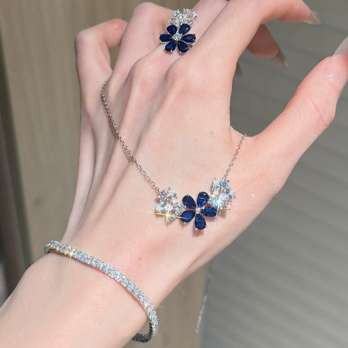 Women's Zirconium Flower Suit Light Luxury Atmosphere Sense Minority Rings