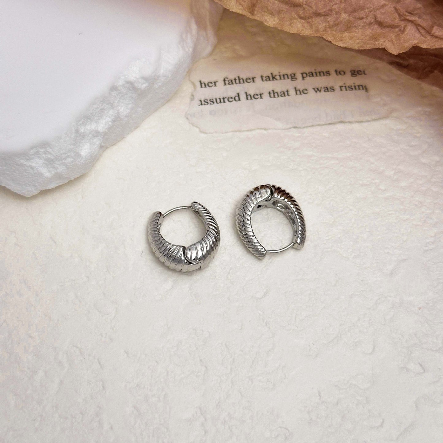 Fashionable Metal Texture Light Luxury Simple Earrings