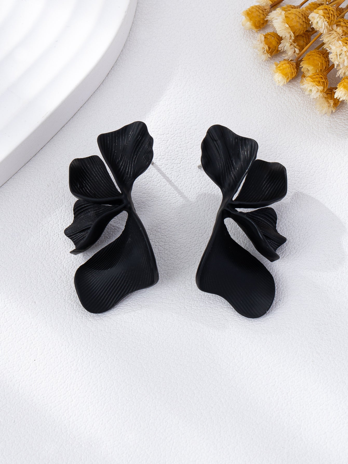 Women's Petal Pearl Mori Style Niche Design Stud Earrings