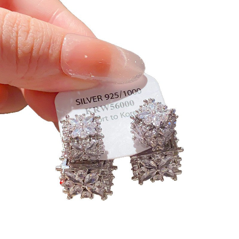 Women's Sier Needle Zircon Spiral Texture Retro Pendants