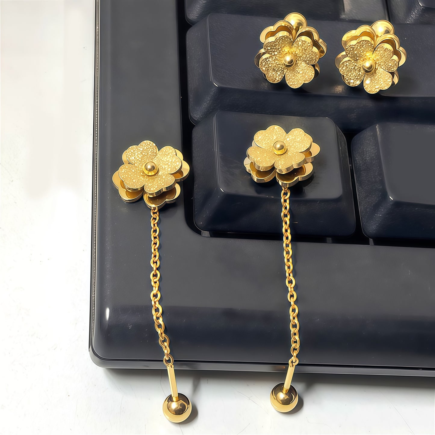Light Luxury Queen Elegant Frosted Clover Refreshing Stylish Fine Threaded Stud Earrings
