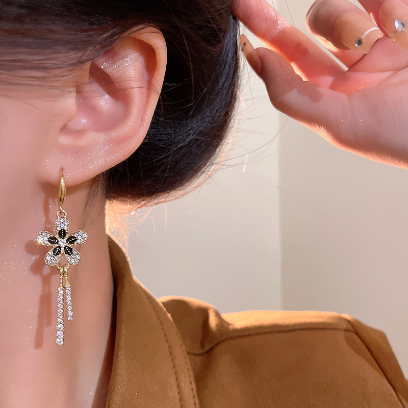 Women's Luxury Minority High-grade Sparkling Full Rhinestone Flower Long Tassel Camellia Rings