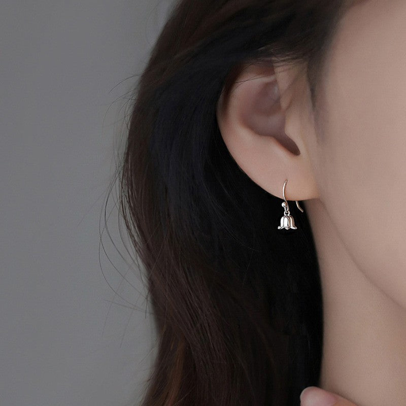 Women's Small Simple Hollow Pearl High-grade Refined Stud Earrings