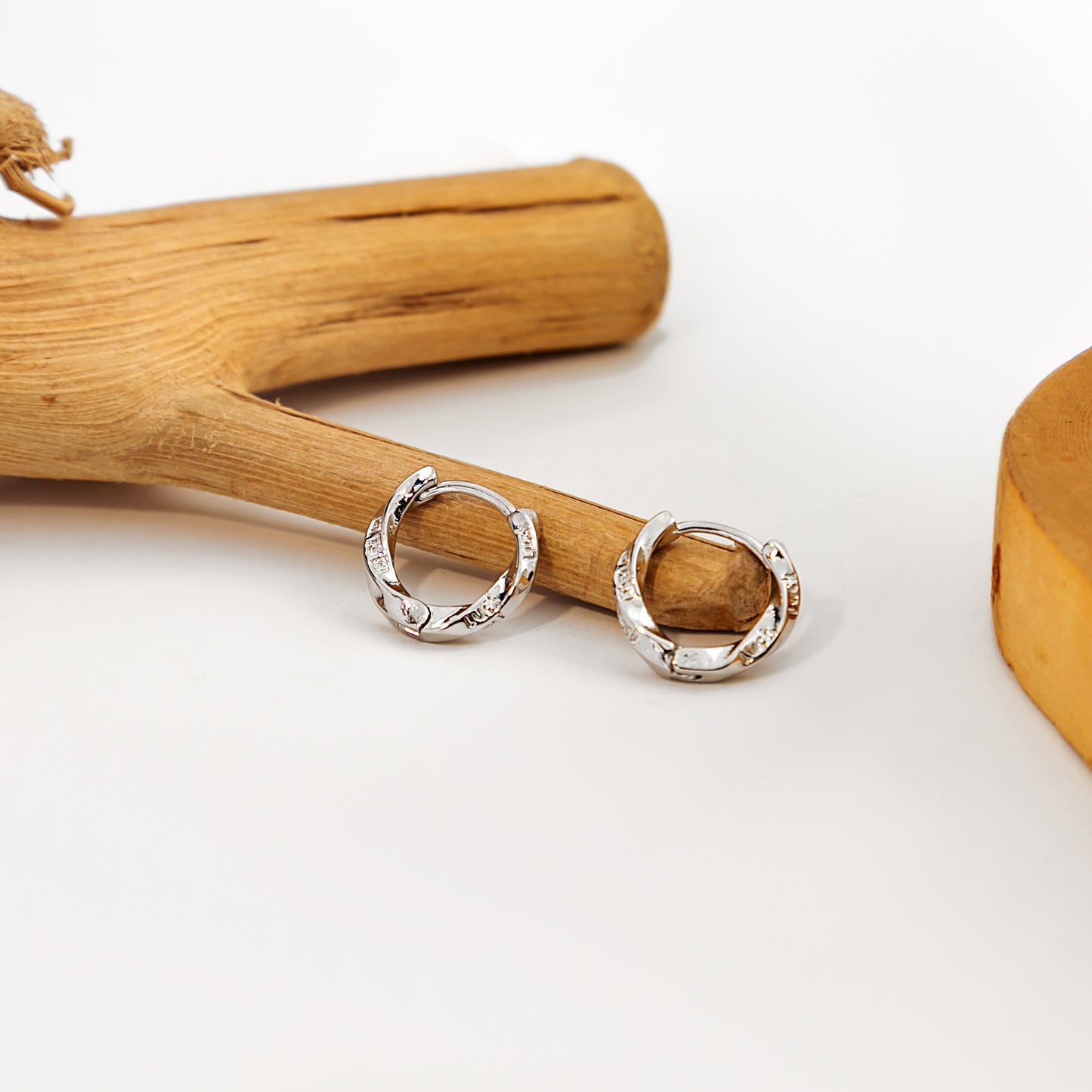 Needle Mobius Ear Simple Style Compact Temperamental Stud Earrings