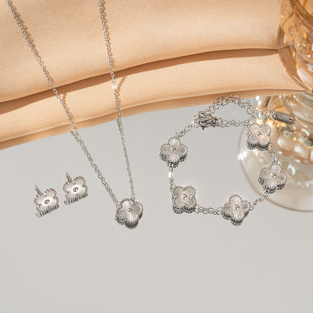 Women's Four-leaf Flower Fashion Temperament Entry Jewelry Set
