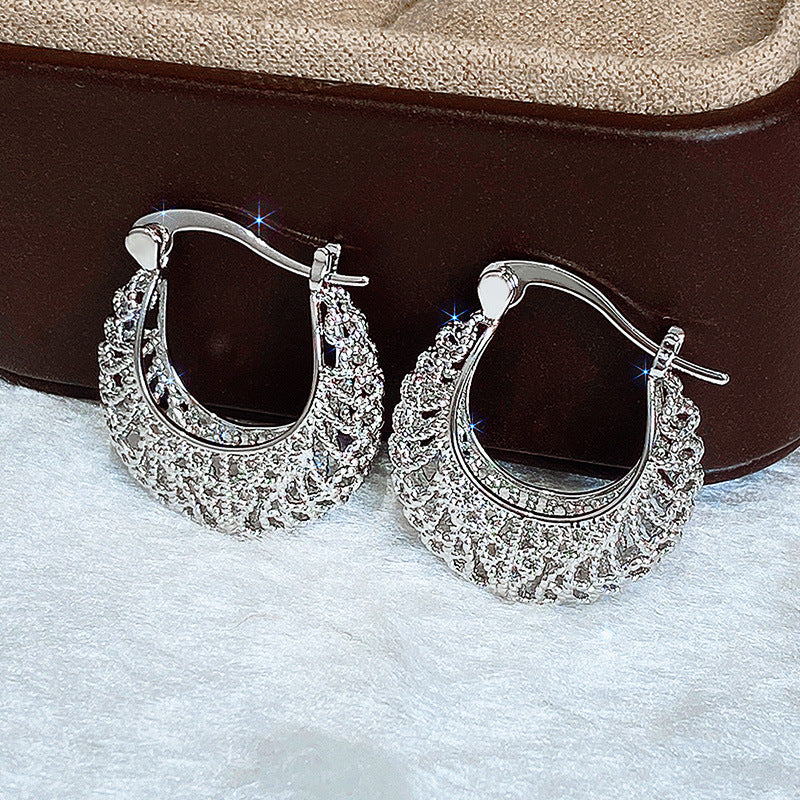 Women's Vintage Weaving Hollow Pattern Clip Flower Earrings