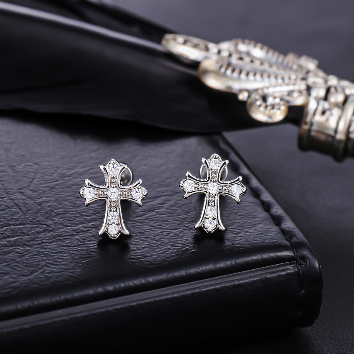 Women's & Men's Cross Zircon Light Luxury High-grade Ear Bone Niche Personality Stud Earrings