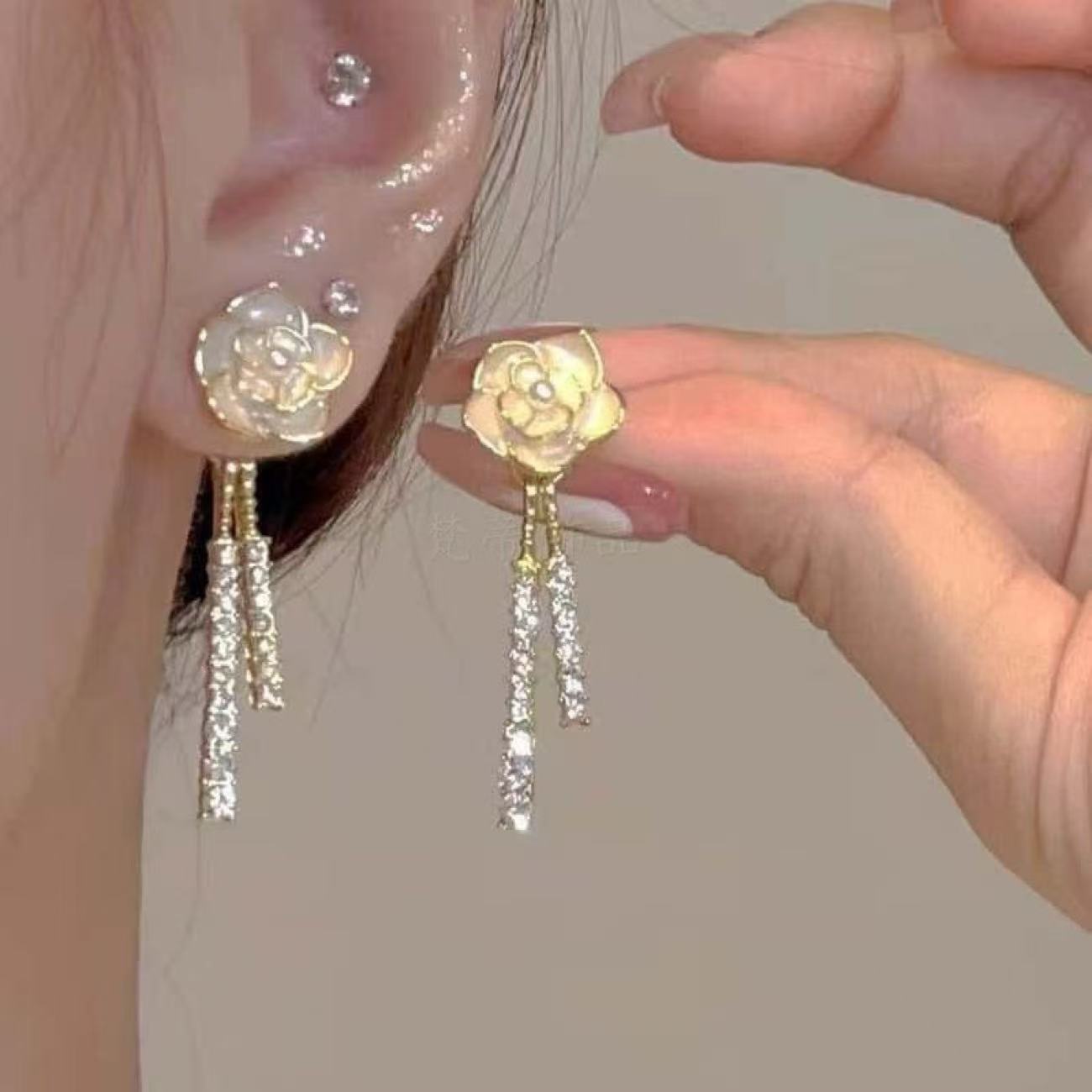 Luxury Pearl Water Drop Niche High Sense Temperament Fashion Earrings