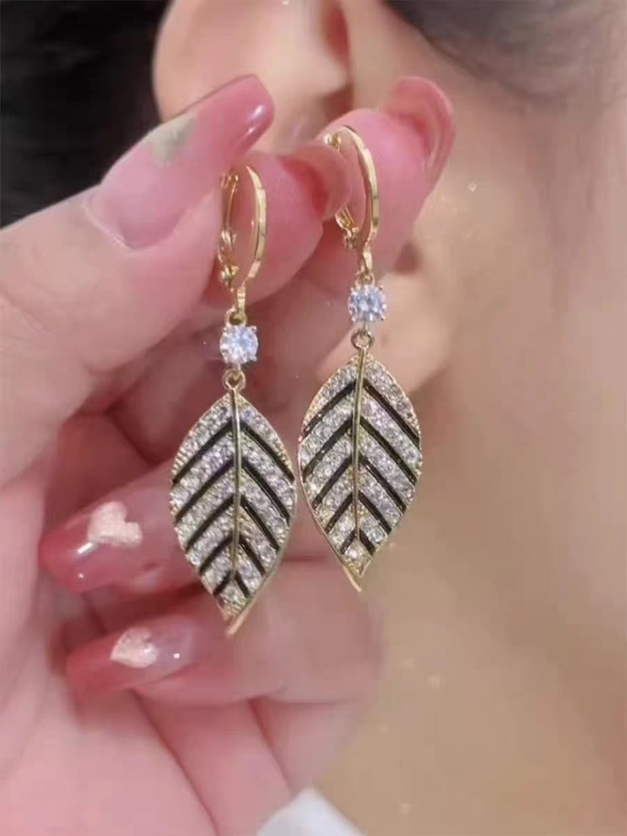 Full Diamond Leaf Trendy Clip Fashionable Ear Buckle