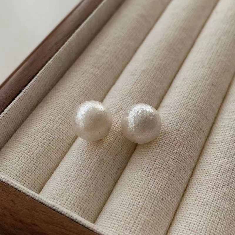 Women's Elegant Delicate Pearl Fashionable Niche Temperament Earrings