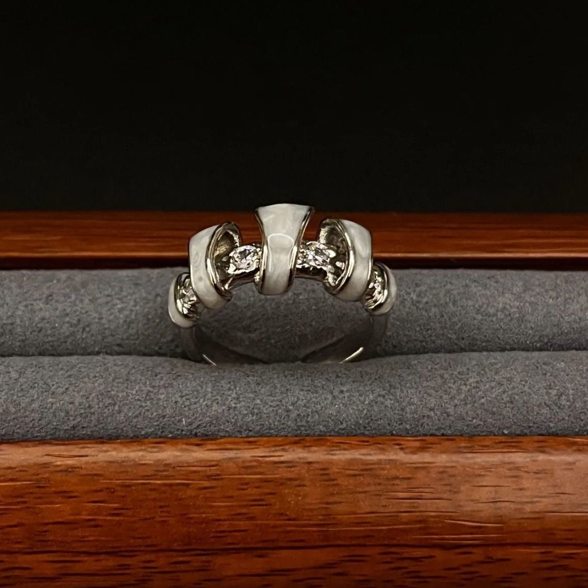 Vintage Fritillary Female Design High-grade Fashion Ring