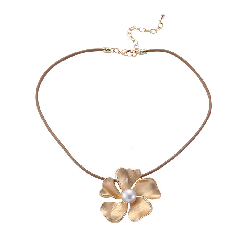 Niche Refined Grace Flower Alloy Advanced Female Necklaces