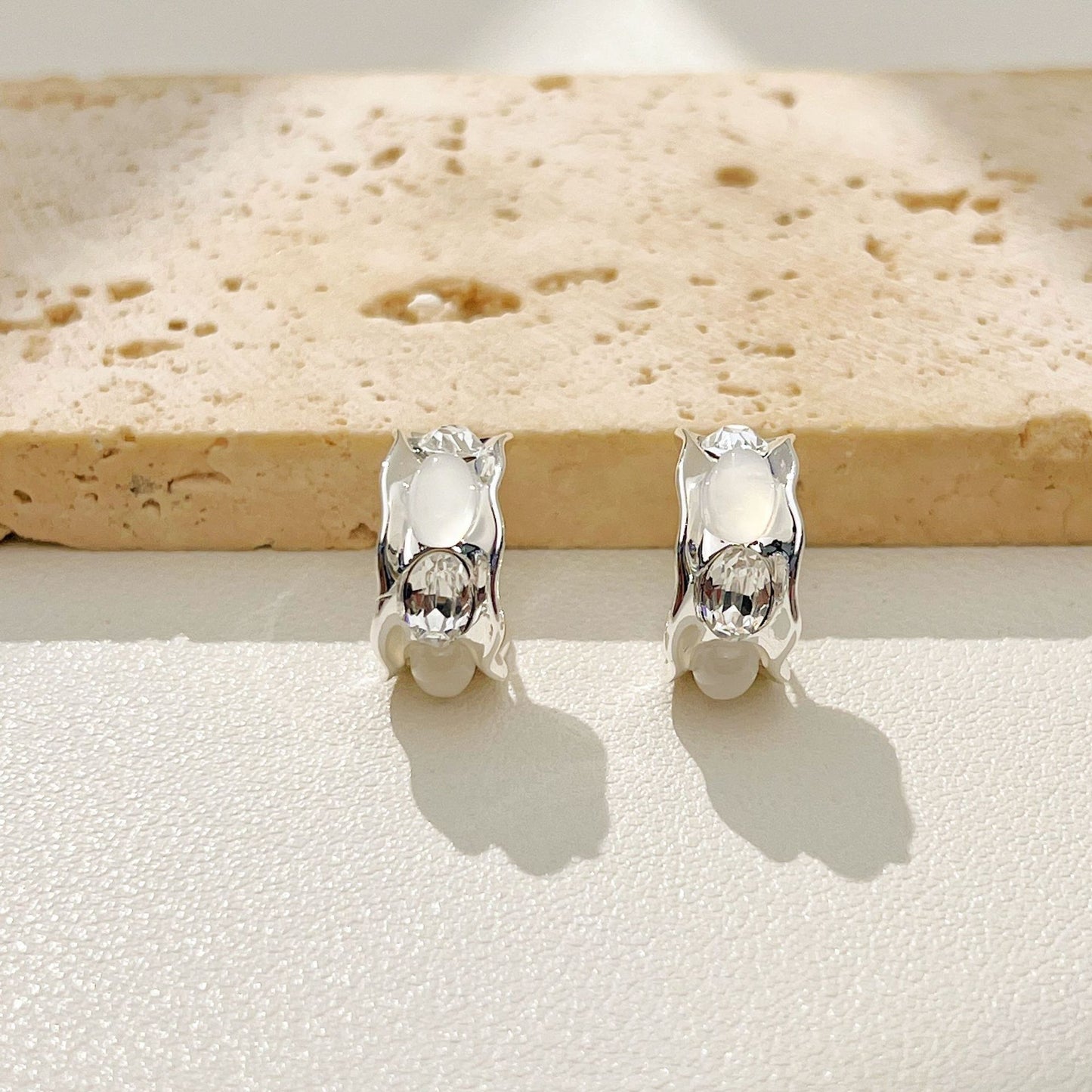High-grade Type Metal Inlaid Cat Eye Light Luxury Rings