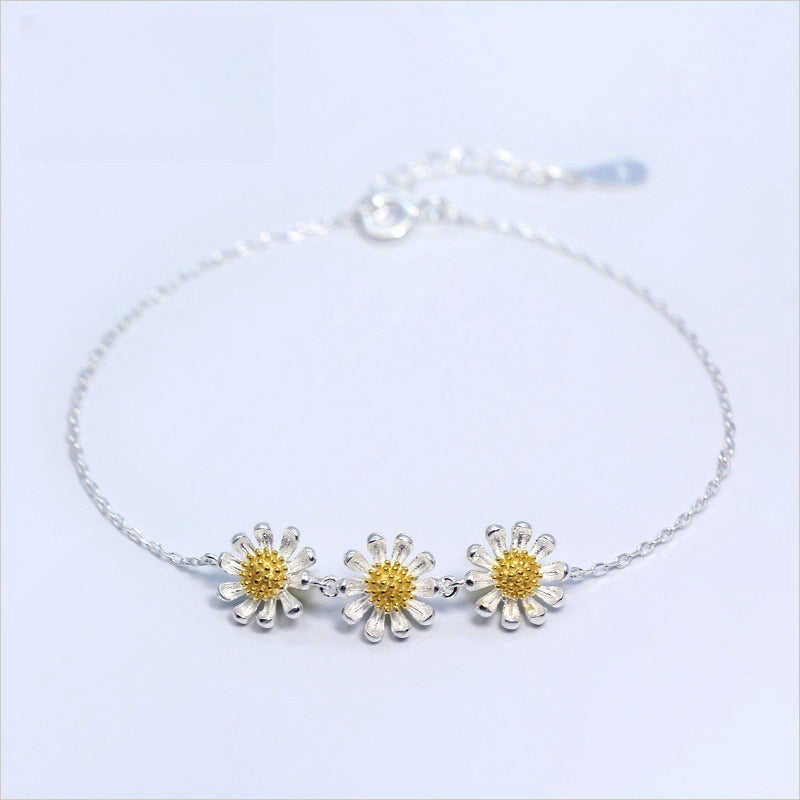 Fresh Three Small King Whyte Flower Female Sweet Bracelet