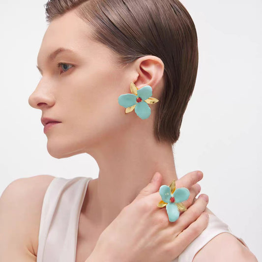 Women's Retro High Sense Simple Niche Design Flower Stud Earrings