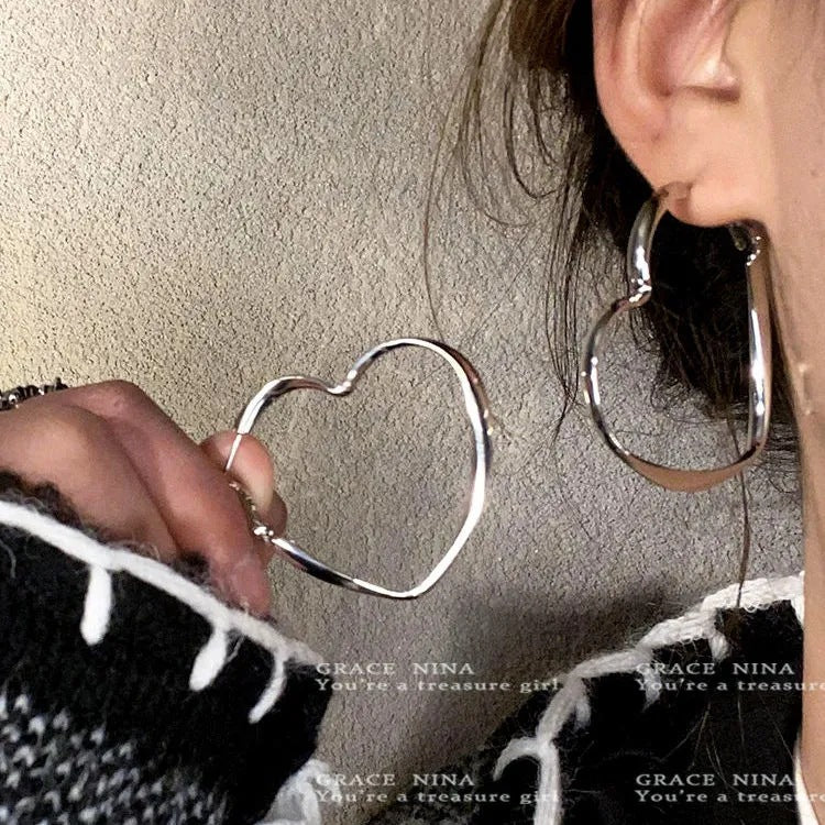 Sier Love Heart Trendy Cold High-key Ear Buckle