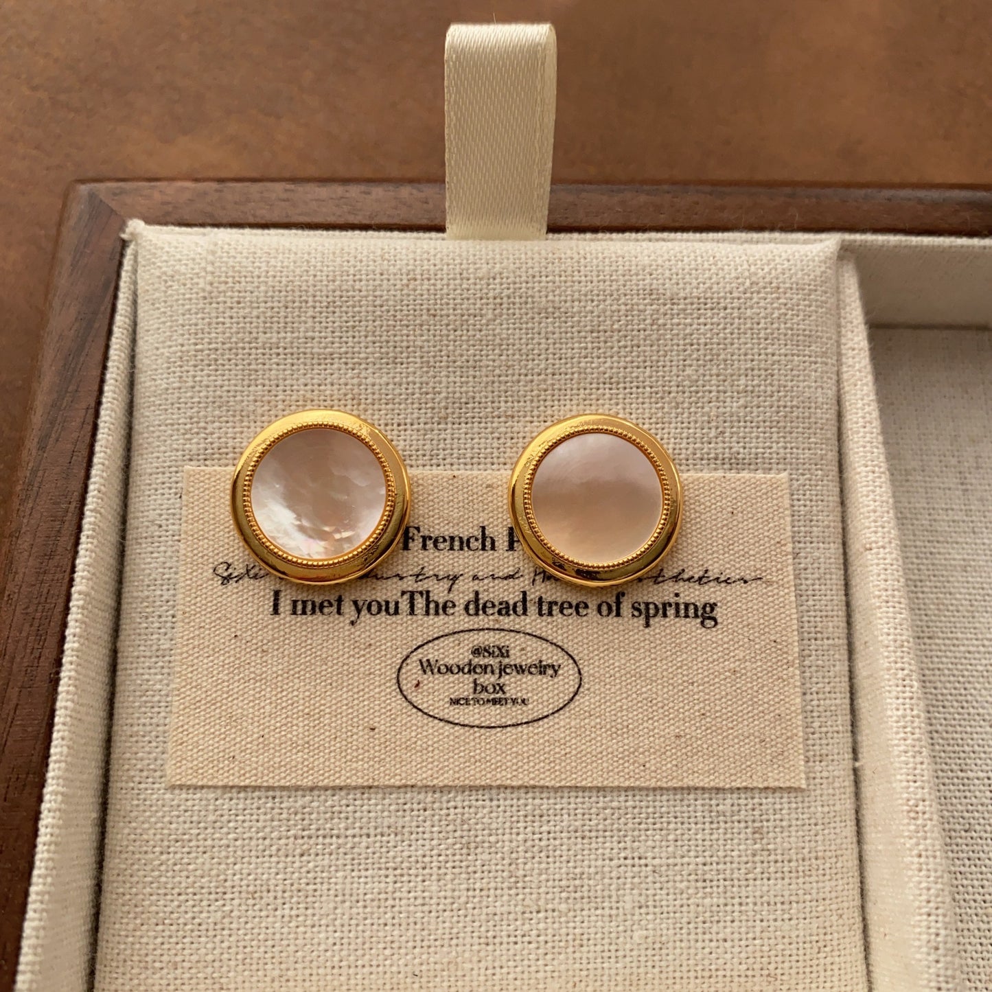 Women's Retro Affordable Luxury Fritillary Shell Light Lucky Romantic Fashion Stud Earrings