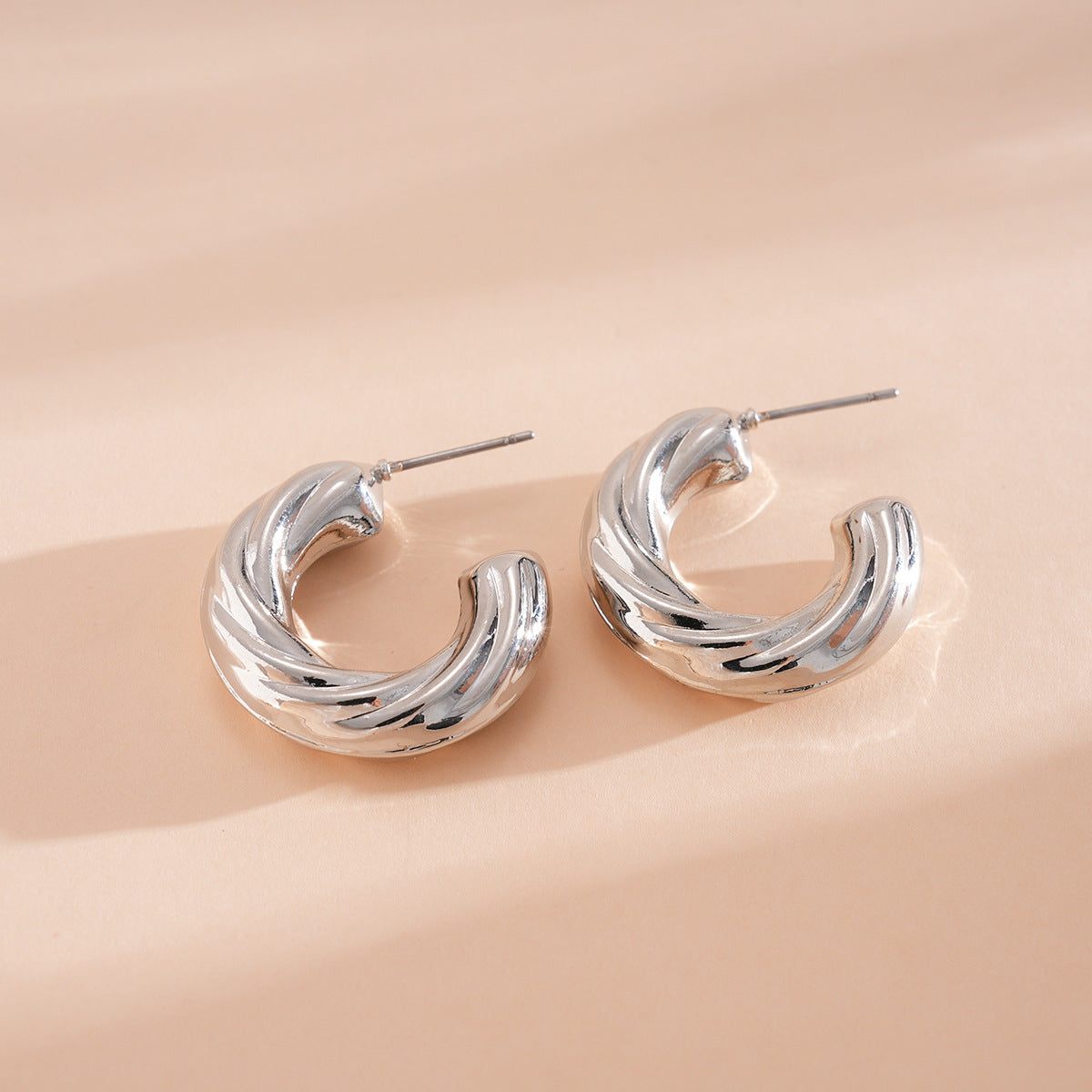 Geometric Cut Heart-shaped Oval Irregular Design Versatile Light Stud Earrings