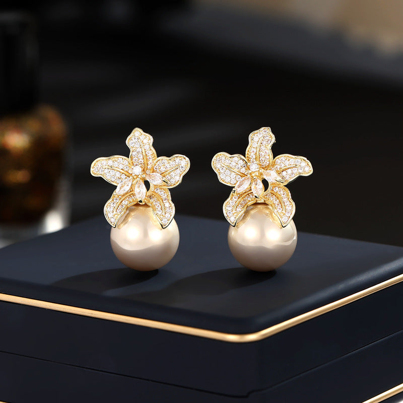 Women's Retro Exaggerated Fairy High-grade Light Luxury Elegant Graceful Lily Stud Earrings