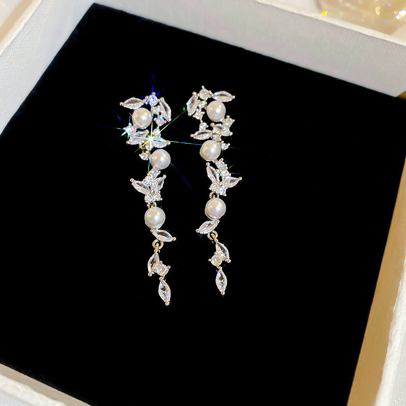 Korean Style White Zircon High-grade Simple Personalized Design Sense Earrings