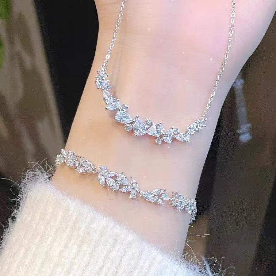 Female Light Luxury Minority Design High Sense Zircon Smile Clavicle Necklaces