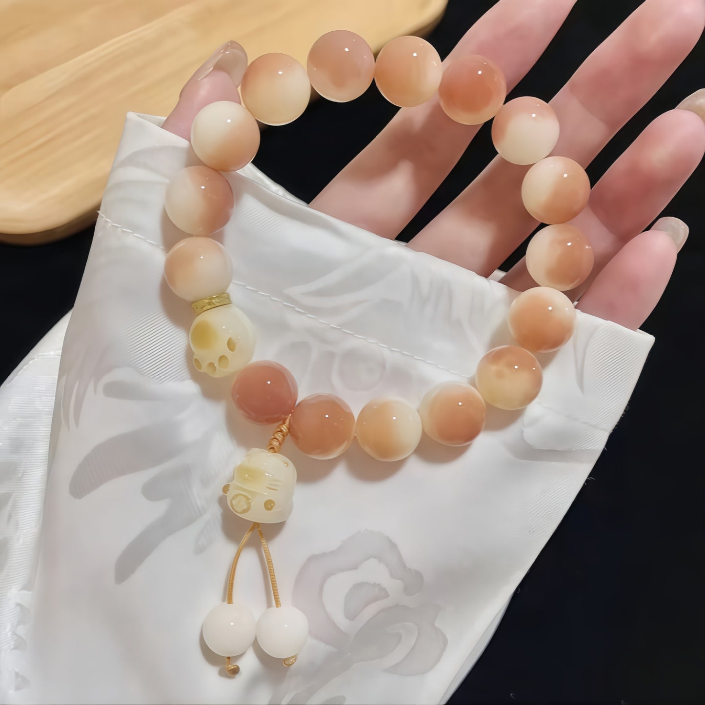 Men's Natural Bodhi Carving Cat's Paw Female Hand Toy Bracelet