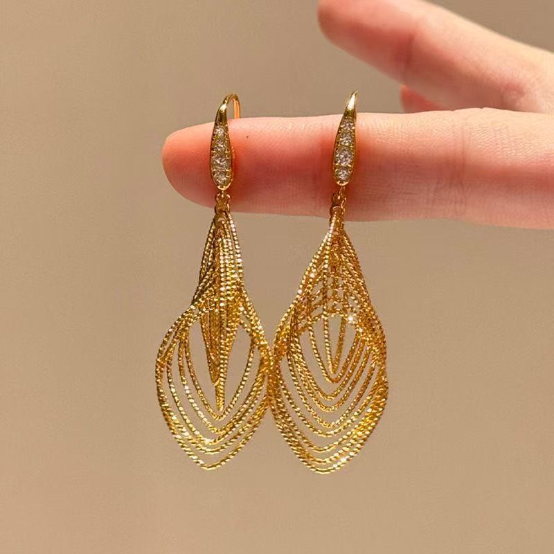 Women's Exaggerated Geometry Metal Circle Tassel Light Luxury High-grade Elegant Ear Earrings