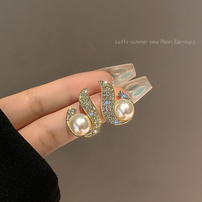 Women's Golden Light Luxury High-grade Metal Design Earrings