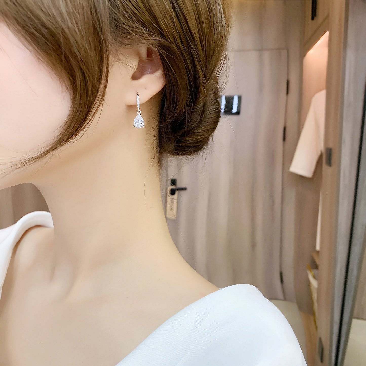 Women's Sier Ear Jeweled Korean Fashionable Simple Earrings