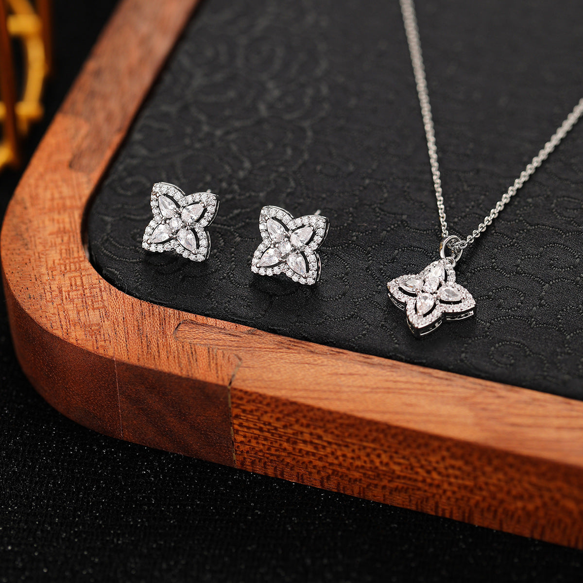 Glamorous Comfortable Two-piece Affordable Luxury Fashion Jewelry Set