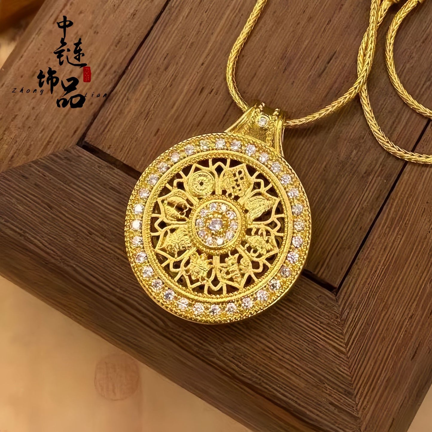 Rotatable Vietnam Placer Gold Diamond Compass Pendants