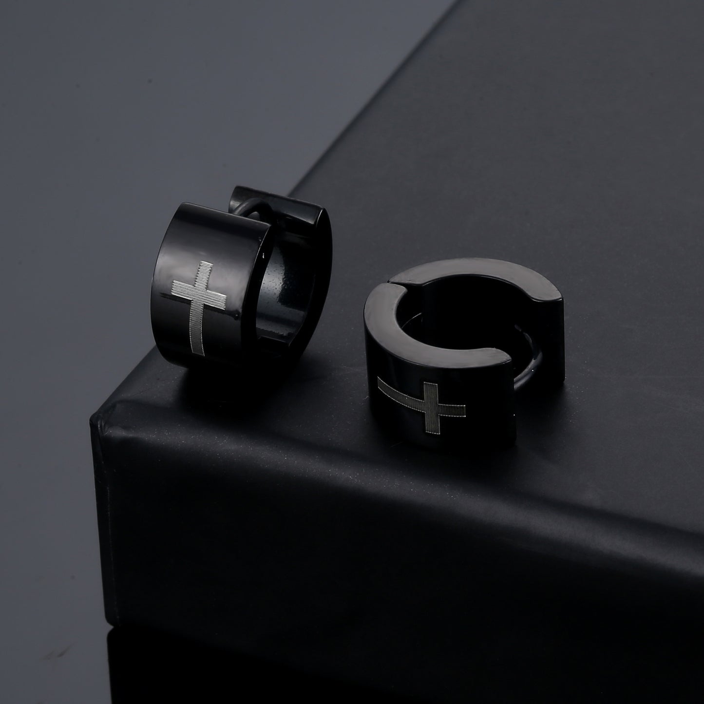 Women's & Men's Trendy Titanium Steel Clip Fashion Ear Buckle
