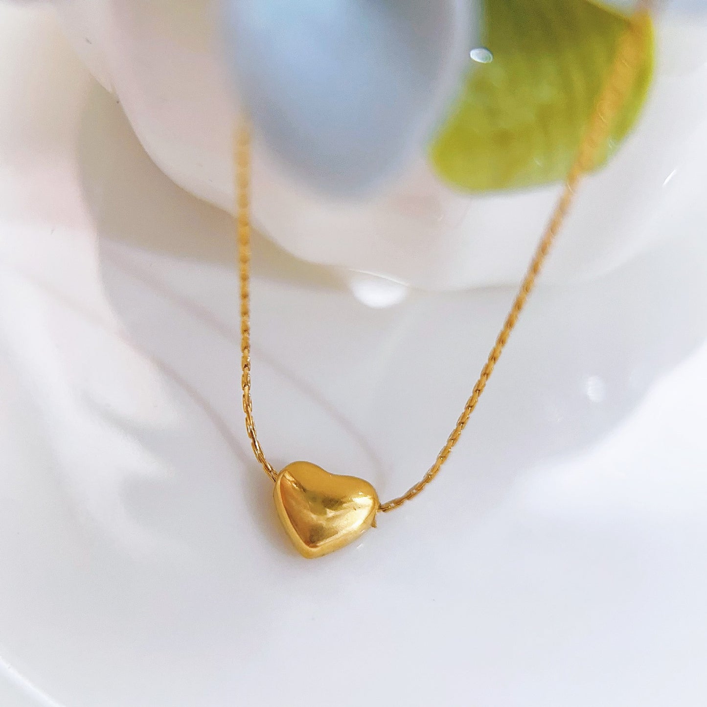 Women's Heart-shaped Gold For Temperament Design Metal Clavicle Chain Light Necklace