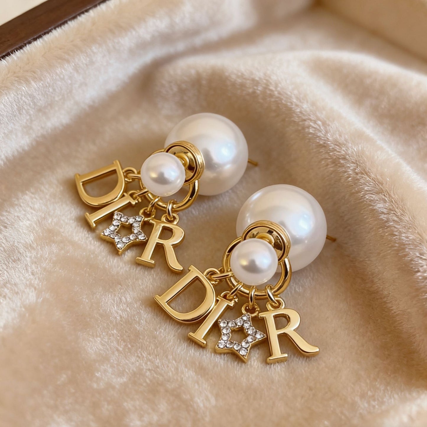 Women's Sweet Alphabet Letter Minority High-grade Ear Clip Classic Style Pearl Stud Earrings