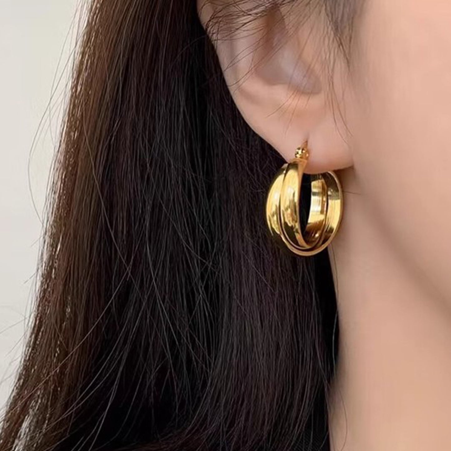 Women's Golden Bright Surface Style Hoop High Sense Ear Rings