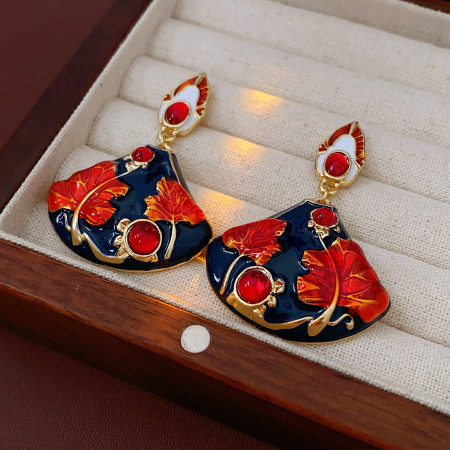 Women's Sier Needle Zircon Spiral Texture Retro Pendants