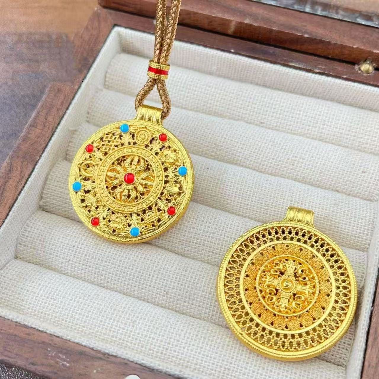 Women's Style Hollow Vajra Compass Light Luxury Necklace