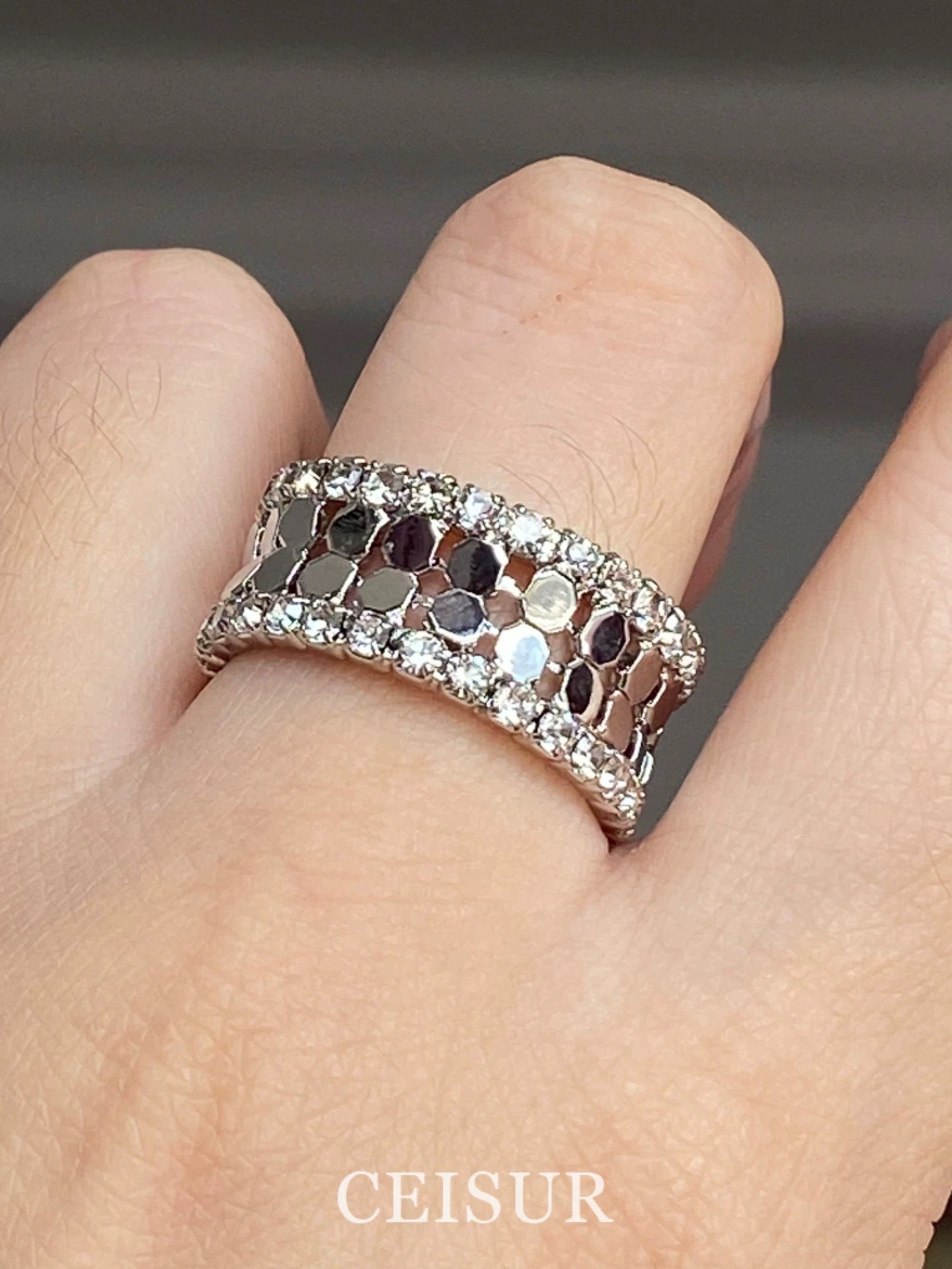 Luxury Full Diamond Broken Sier Open Female Niche Design Honeycomb Rings