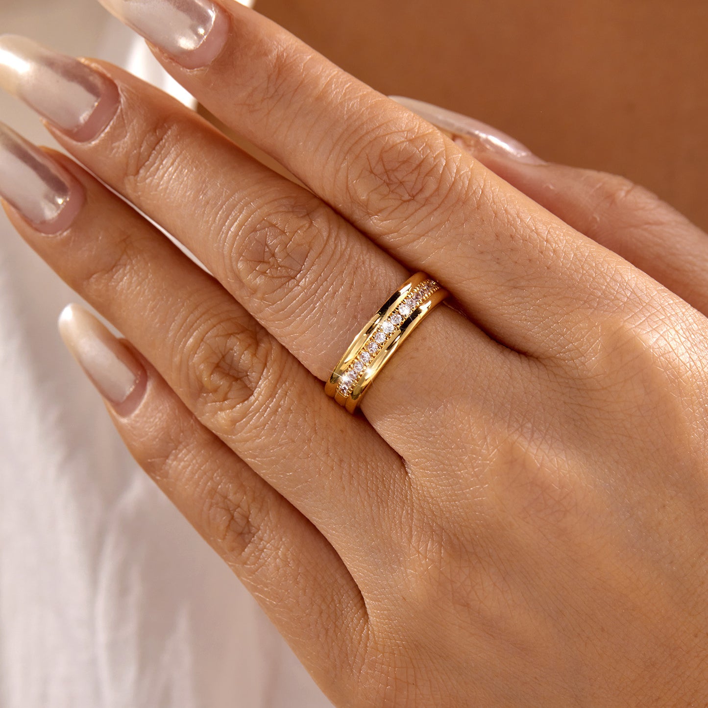 Women's Retro Elegant Copper Inlaid Zirconium High-grade Light Luxury Palace Style Ring