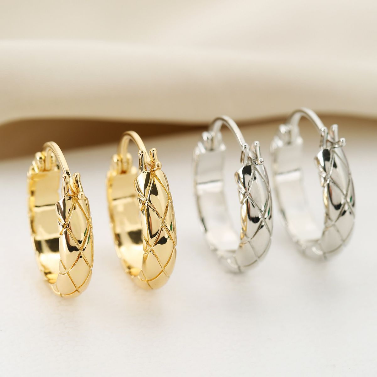 Glossy Diamond Plaid High-grade Light Luxury Simplicity Female Temperament Personalized Ear Buckle