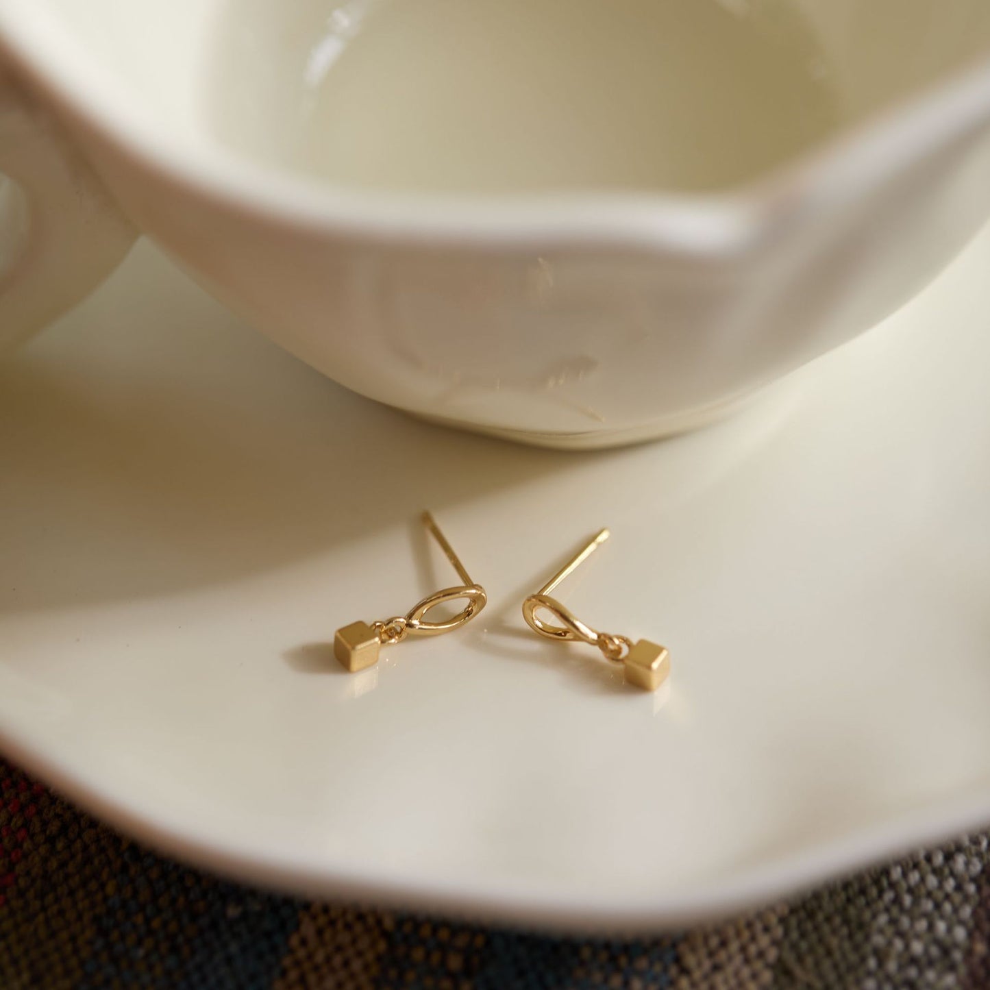 Women's Exquisite Small Square High-grade Silicone Painless Ear Clip Without Earrings