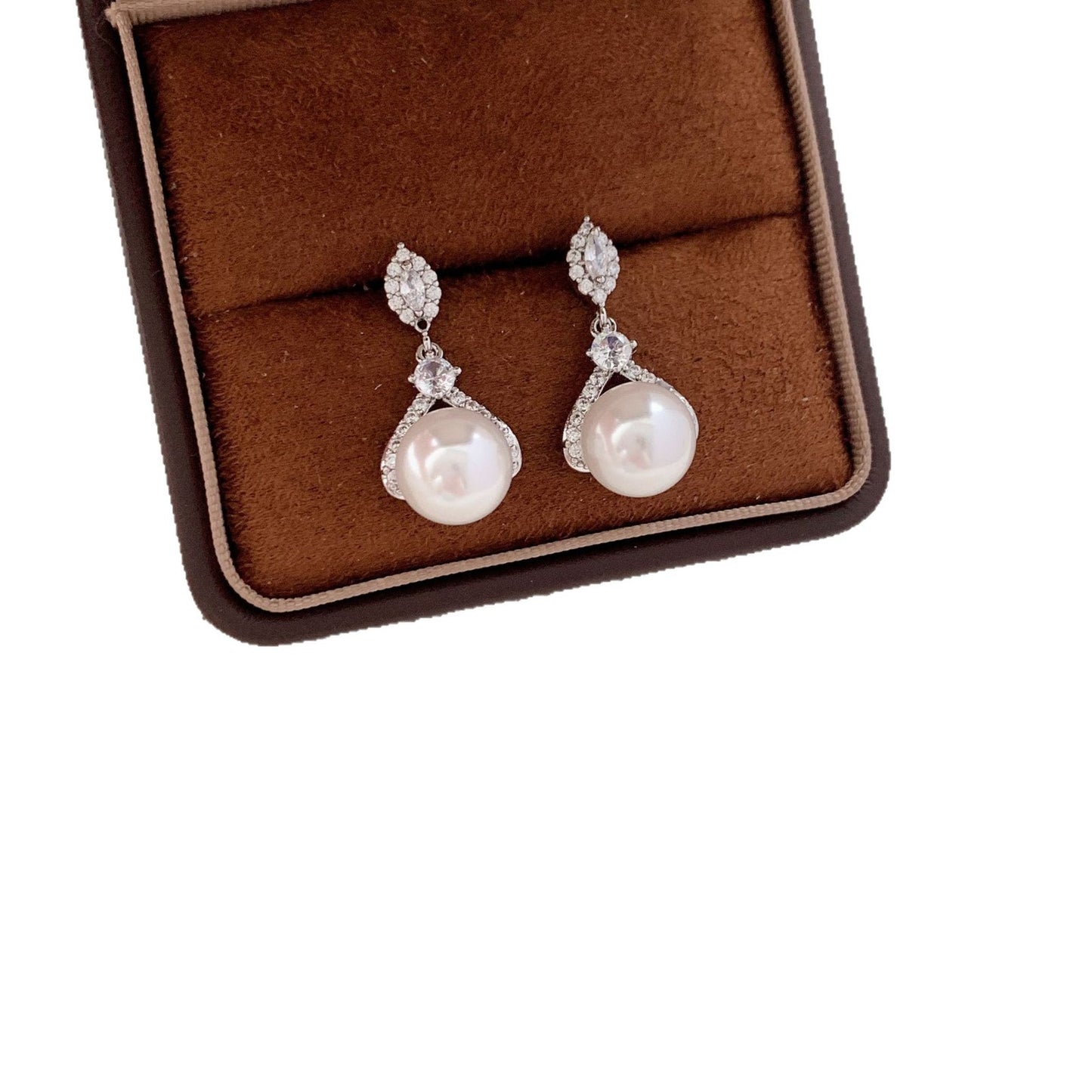 Style Retro Exquisite Light Luxury Pearl Stud Earrings