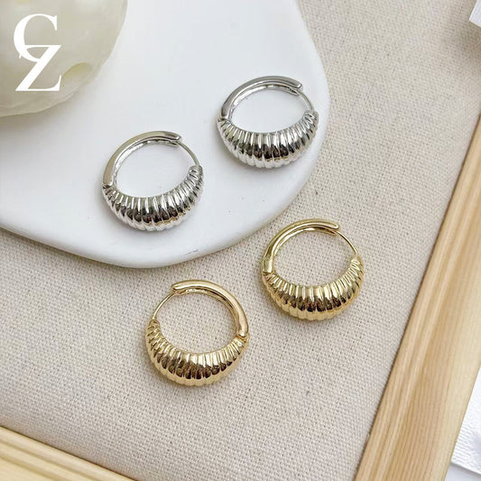 Women's Light Luxury High-grade Retro Ear Clip Cold Earrings