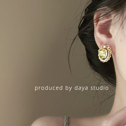 Women's Retro Olive Green Rhinestone Oval Light Luxury High-grade Design Fairy Earrings