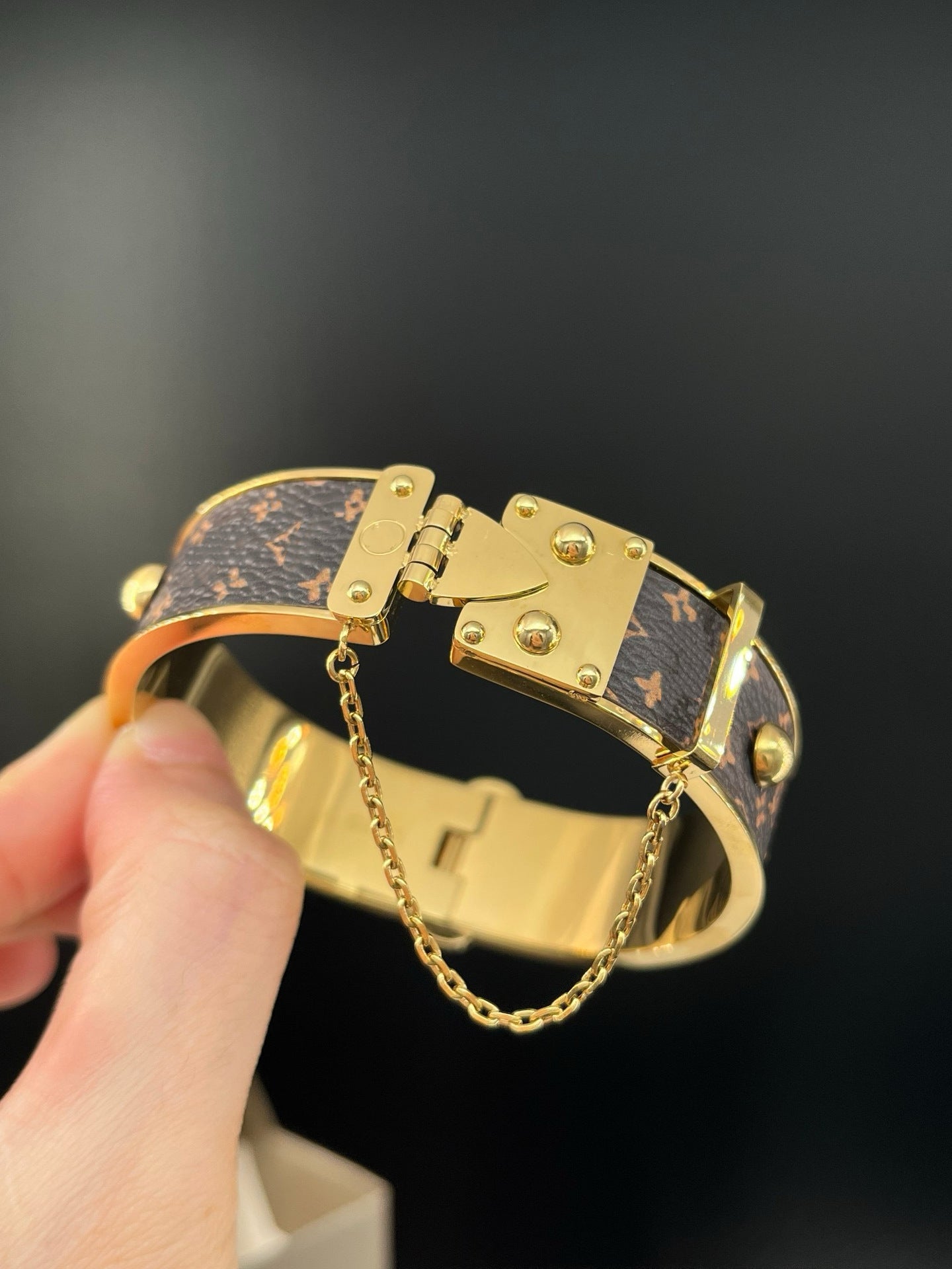 Women's & Men's Leather Wide V-shaped Buckle Affordable Luxury Fashion Couple Simple Bracelets