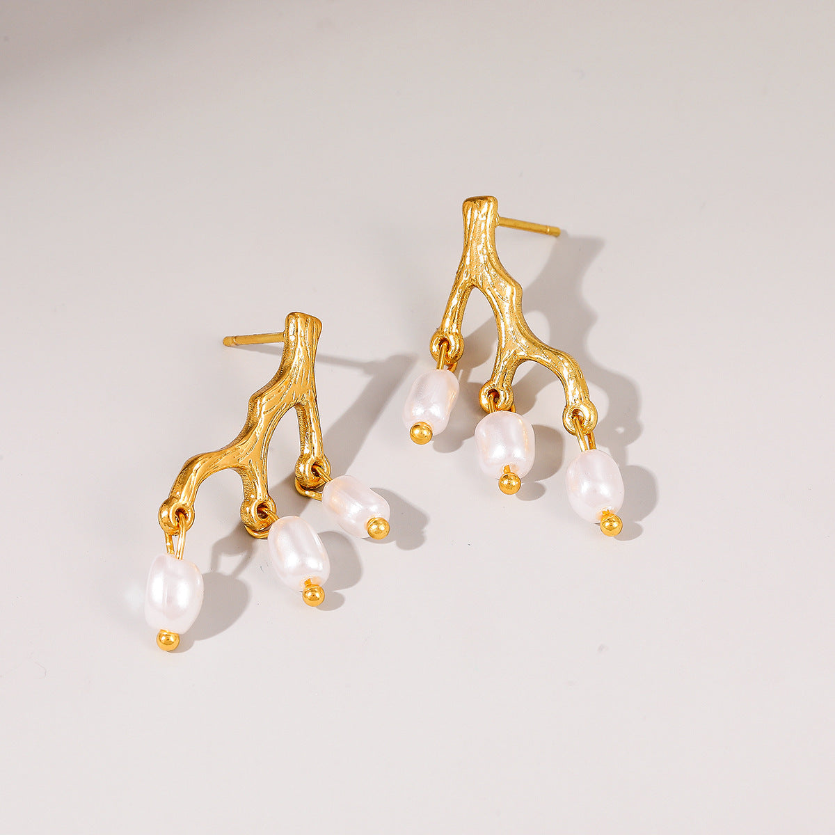 Lines Golden Light Luxury High Sense Pearl-studded Stud Earrings