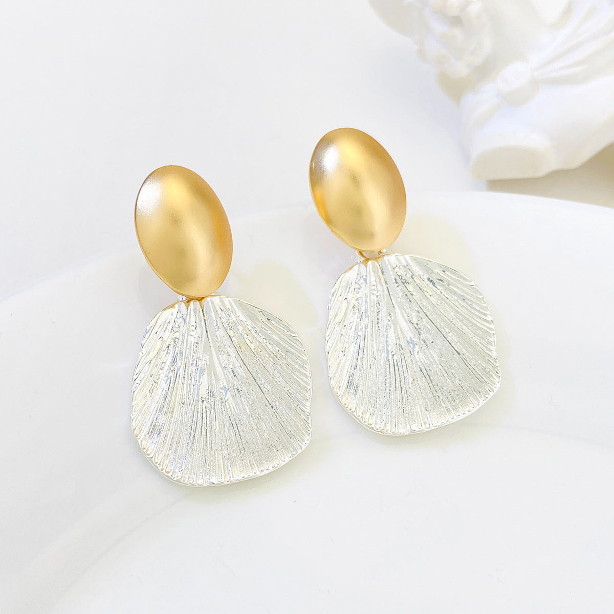 Style Alloy Design Temperament Entry Lux High Sense Personalized Fashionable Earrings