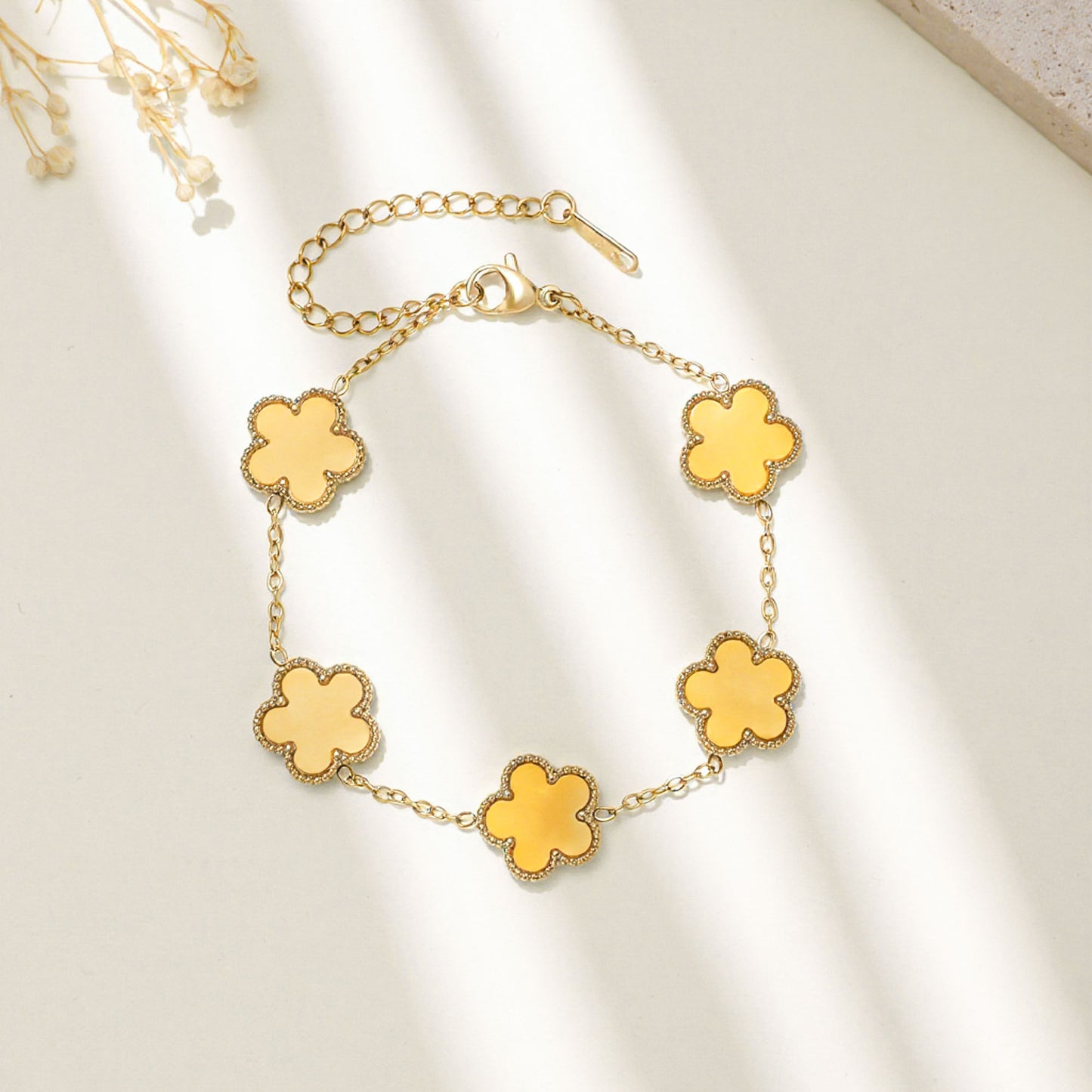 Women's Steel Gold-plated Parthenocissus Grass Plaid Fashion Simple Light Bracelet