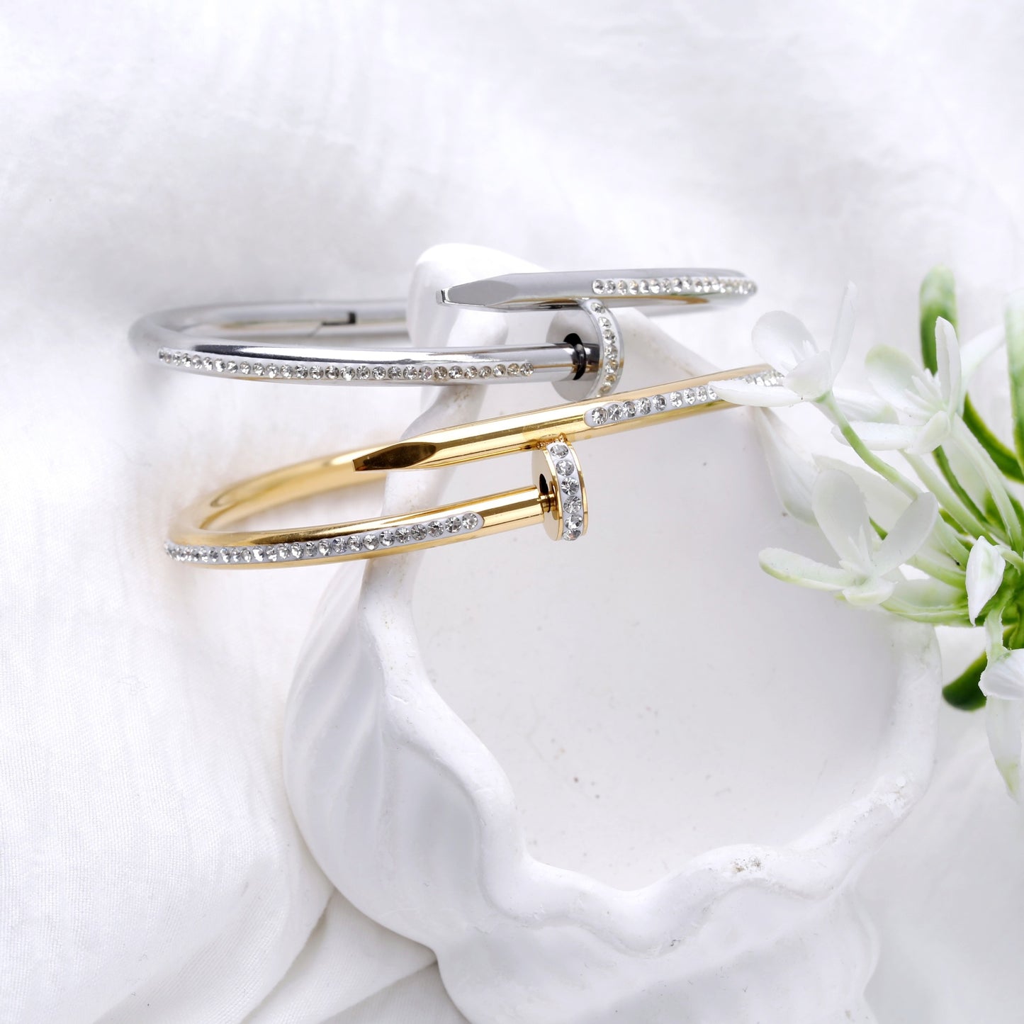 Women's Diamond Oval Button Vintage Court Style Light Luxury Bracelet