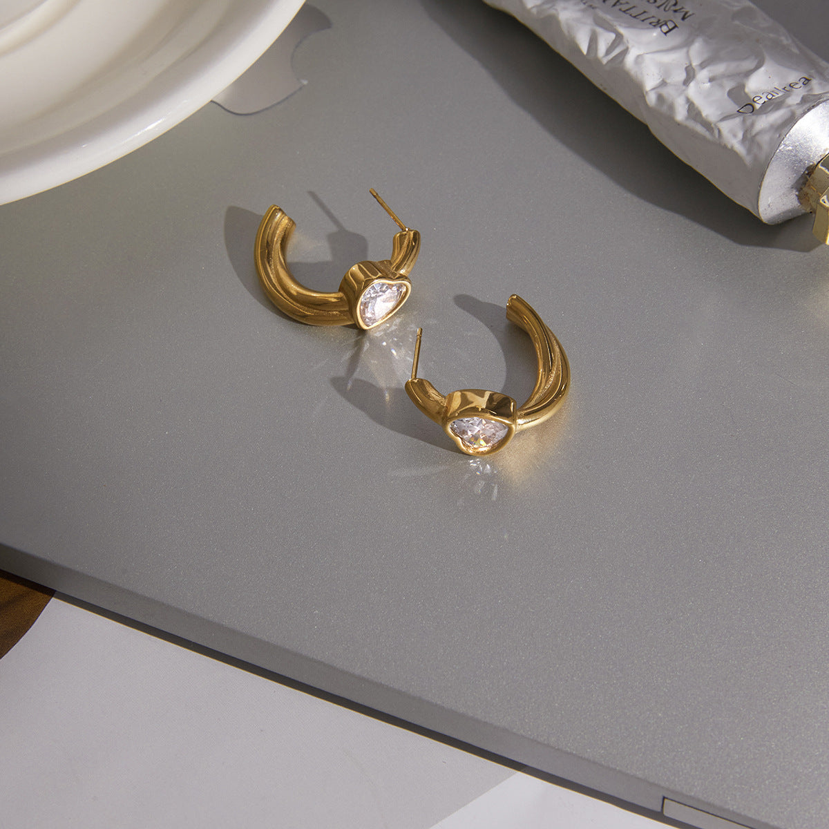 Stainless Steel Loving Heart Zircon Shaped Light Luxury Stud Earrings
